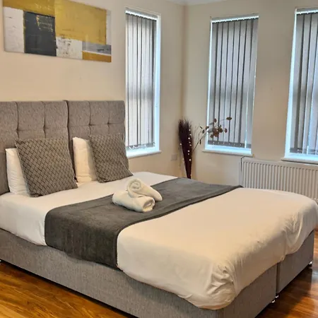 Comfort Heathrow Stay 5 Mins To The Terminal Stanwell Exterior photo