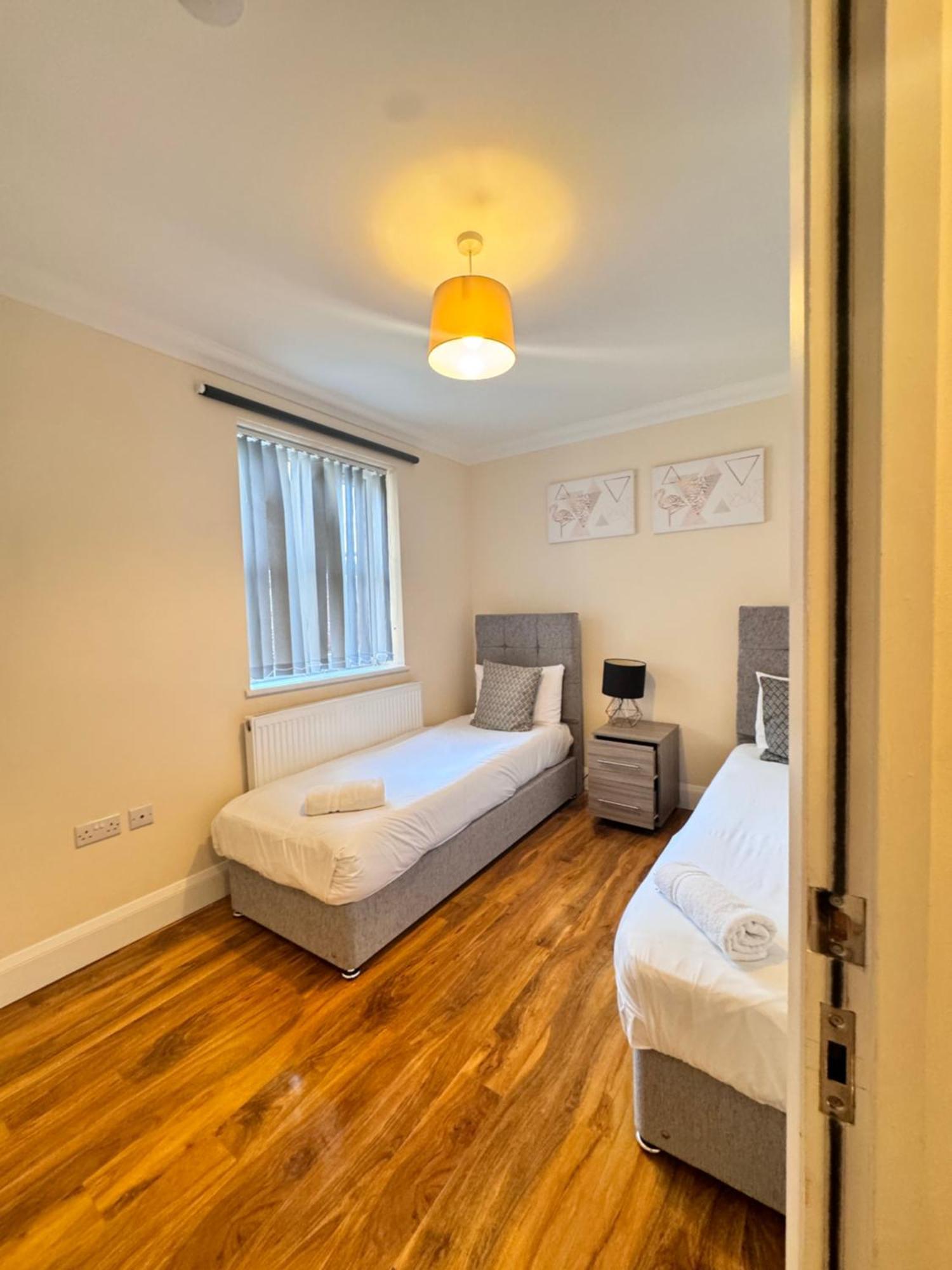 Homestay Comfort Heathrow 5 Mins To The Terminal *